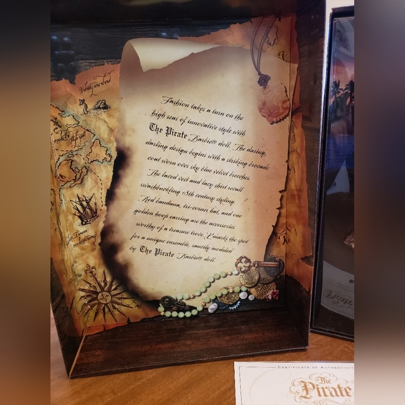 Collector's Gold Label 2007 "Pirate Barbie" - New w/ Certificate of Authenticity - Picture 3 of 15